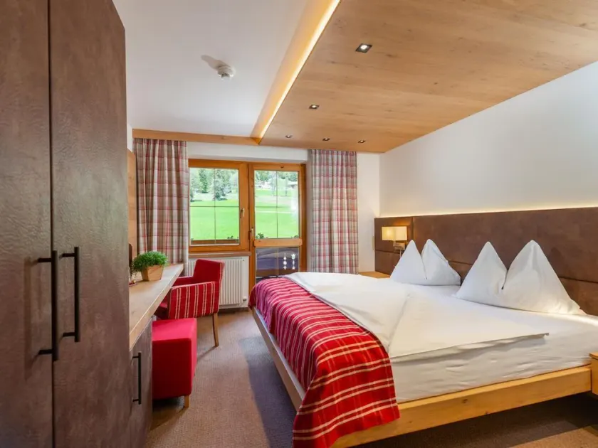 Cozy double room with shower & WC, breakfast - Hotel Lindenhof - Image 1