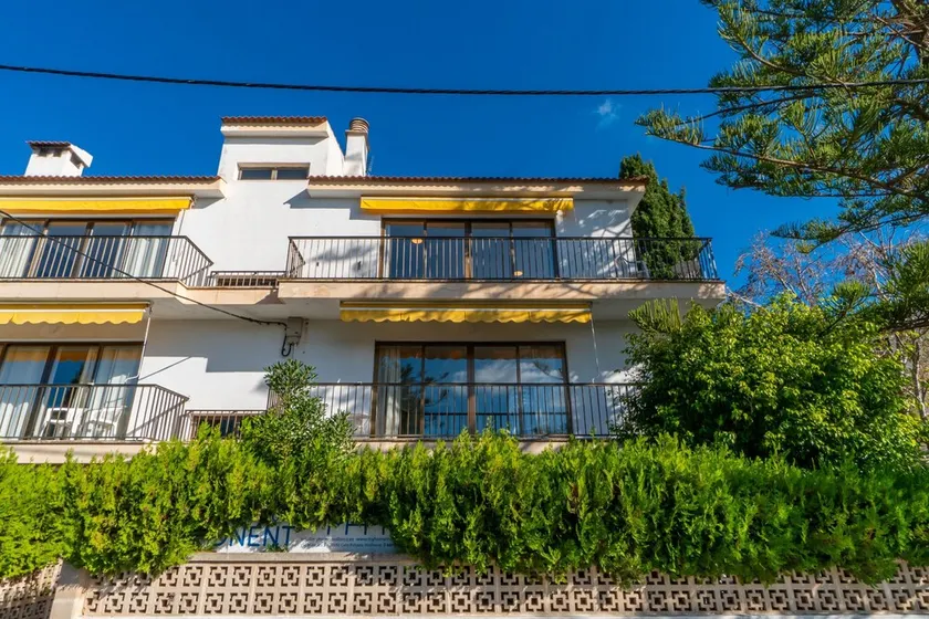 Apartment 'Apartamento Ponent 6' with Private Terrace, Wi-Fi and Air Conditioning - Image 1