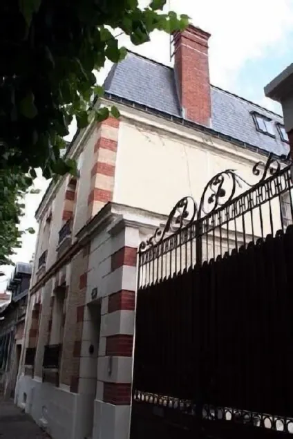 FONTAINEBLEAU herrgård, 70 km söder Paris - Image 1