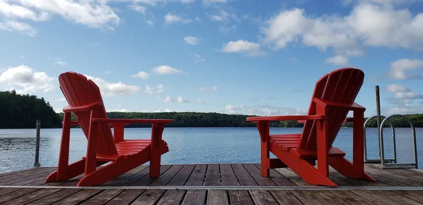 Muskoka Lakehouse Retreat - Family Friendly with Sandy Beach on Three Mile Lake - Image 1