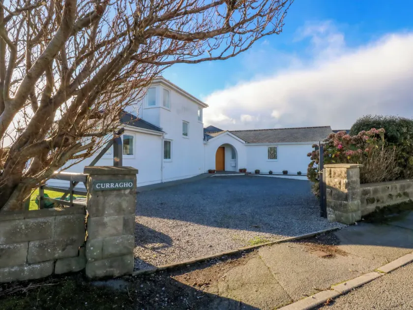 Curragho, BAIE DE TREARDDUR - Image 1