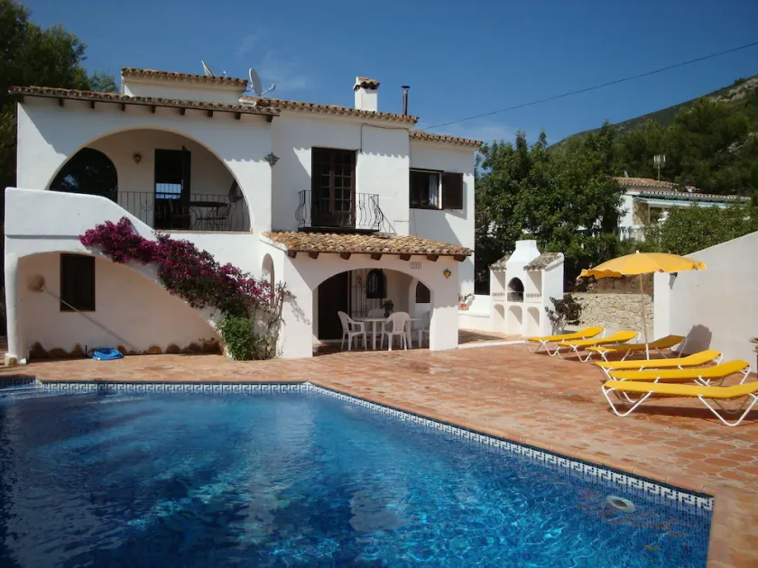 Private Pool, terrace vineyard views, BBQ, Table Tennis, 5 min car Beach/Town - Image 1