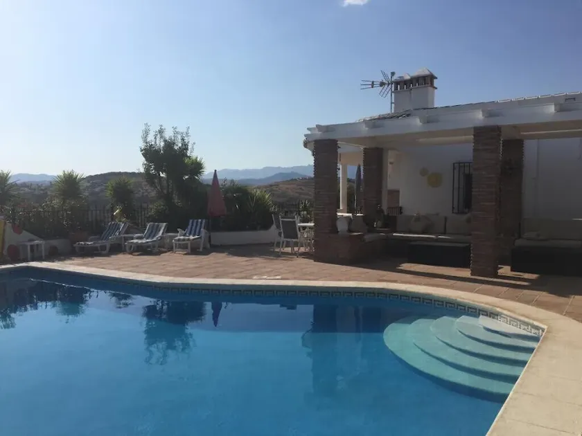 Luksus afsendt spansk villa rummelig med privat pool i Vinuela-søen - Image 1