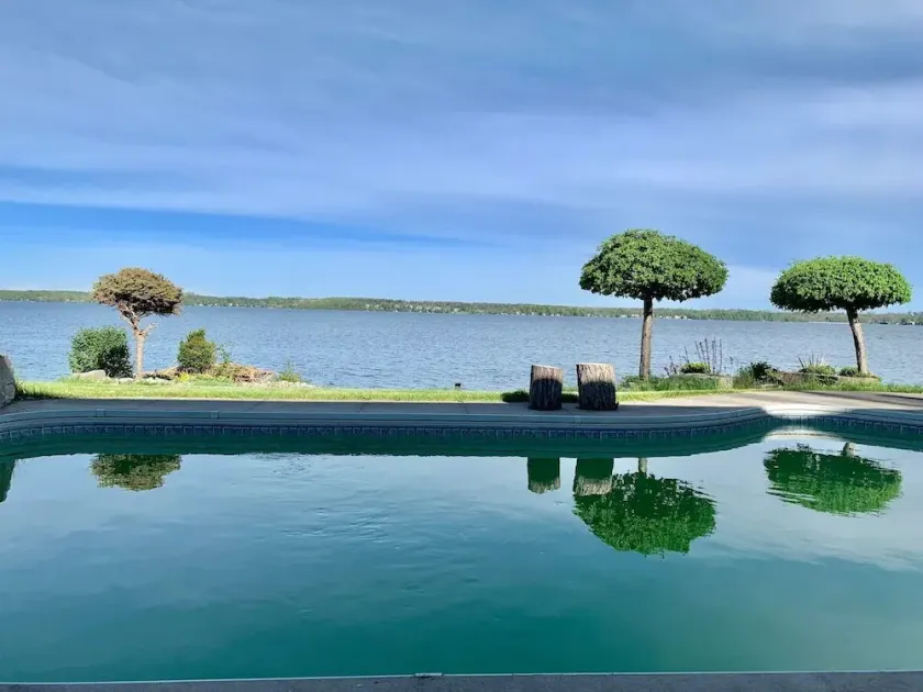 Waterfront Sunrise bungalow w/Swimming Pool - Image 1
