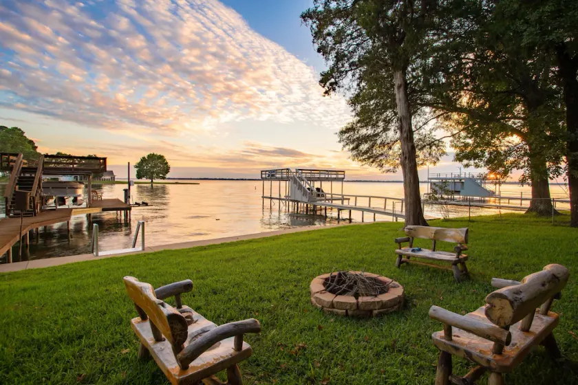 ***** FANTASTISK WATERFRONT HOME ***** - Image 1