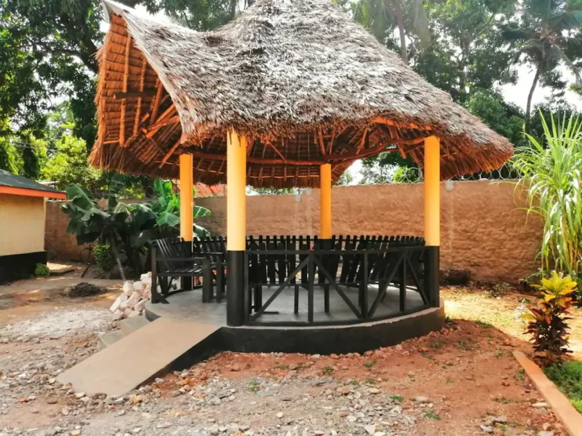 Diani Travelers Guest House - Image 1
