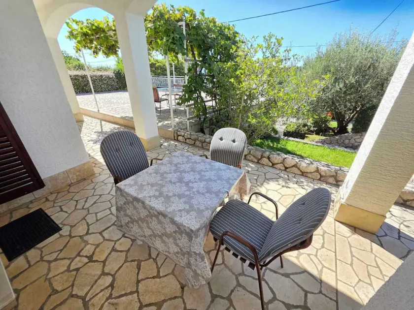 Holiday apartment with terrace - Image 1