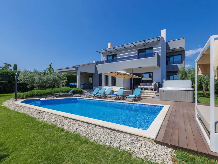 Villa i Umag med 4 sovrum som kan rymma 8 - Image 1