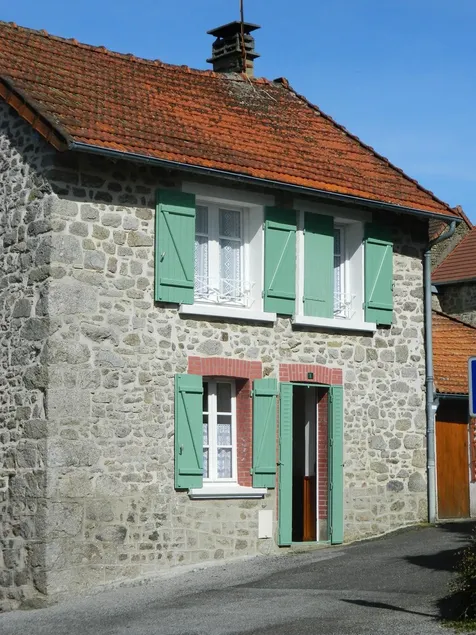 Stone house from the Creuse with garden in a small village - Image 1