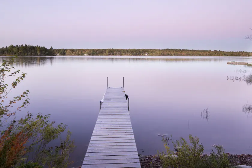 Lakefront Retreat With Sandy Beach, perfekt för barn - Image 1