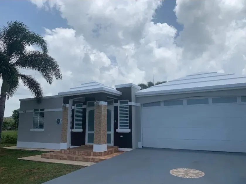 Beautiful house with private pool - Image 1