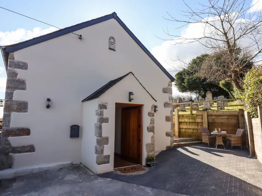 THE OLD CHAPEL, romantic, country holiday cottage in Ilsington - Image 1