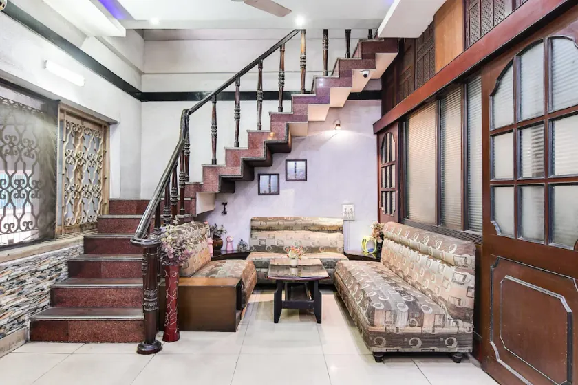 Deluxeharry Guest House - Image 1
