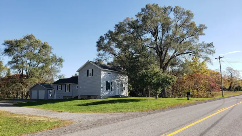 The Shepard Farmhouse on Acreage, a Private House - Image 1