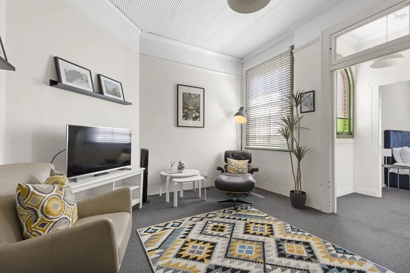 Comfortable 3 bed property in the heart of The Rocks - Image 1