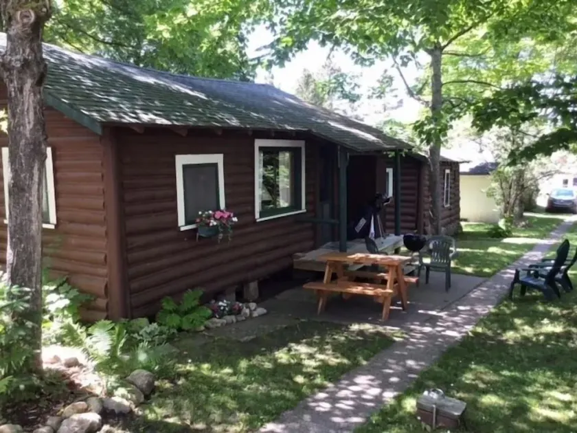 Wilderness Bay Cabin - Les Cheneaux Landing - Image 1