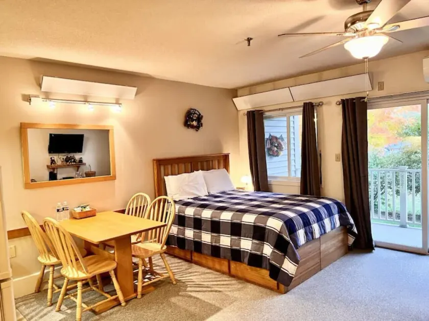 Well Located Studio at Loon Mountain with Pool, Hot Tub and Full Kitchen - Image 1