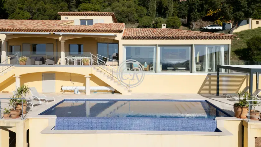 Superb Villa i Valcros til 9 personer med pool og havudsigt - Image 1