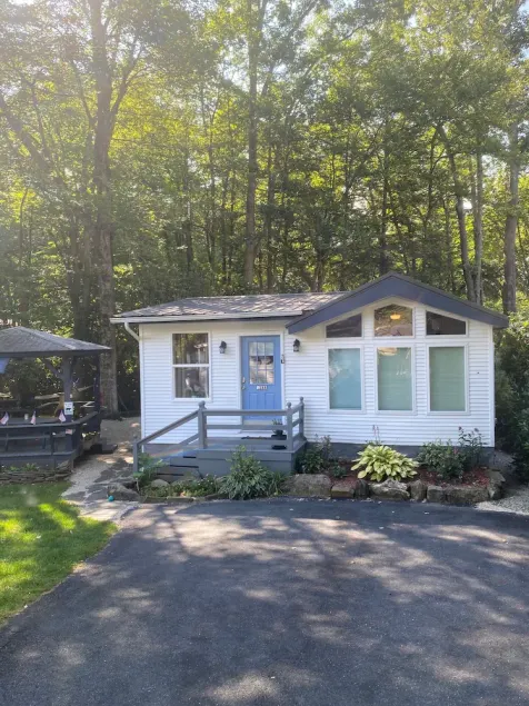River Run Cottage Modern 2BR Waterfront Retreat in Linville Land Harbor - Image 1