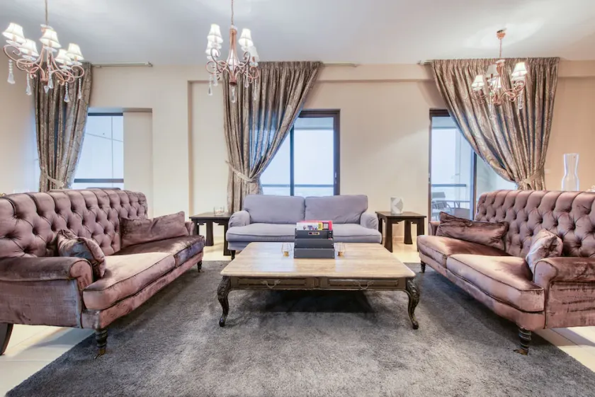 Exquisite 1BR in Sadaf, Jumeirah Beach Residence by Deluxe Holiday Homes - Image 1