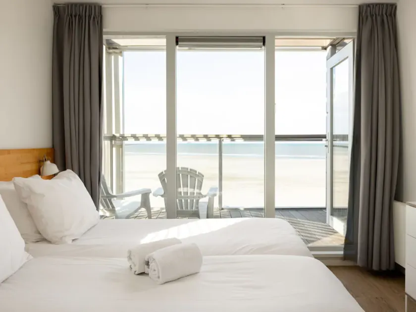Beach House in Hoek van Holland with Sea Views - Image 1