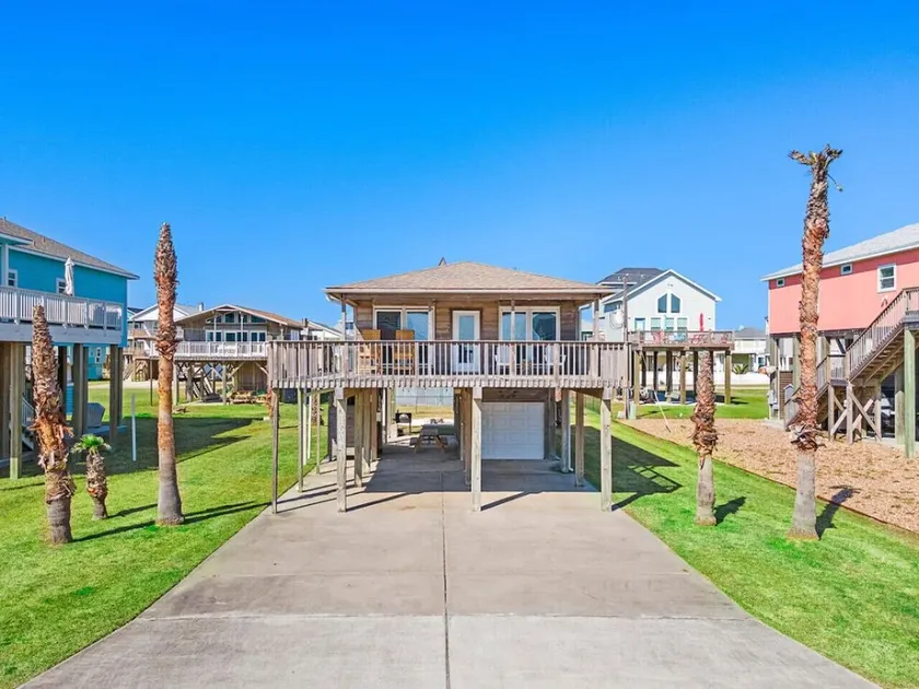 Courte promenade à la plage - Boho Chic Vibe - Nouveauté VRBO - Magnifique Remodel - Image 1
