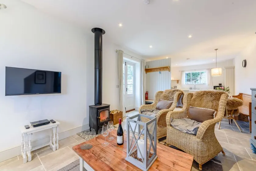 A stylish, dog friendly, single storey holiday cottage in the Cotswolds with stunning countryside vi - Image 1