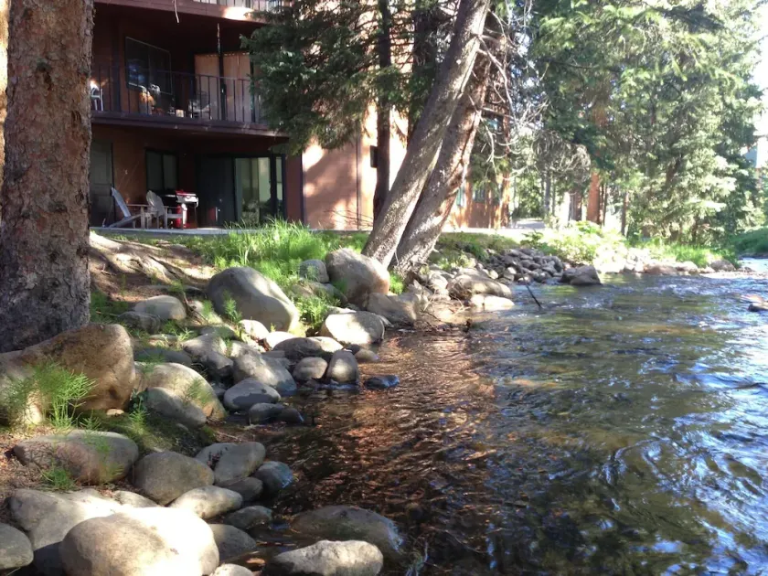 Nouvelle suite au rez-de-chaussée au bord de la rivière - Walk to Village! - Image 1