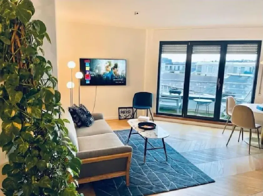 LuxPenthouse 200m2 with Terrace Gym and Parking - Image 1