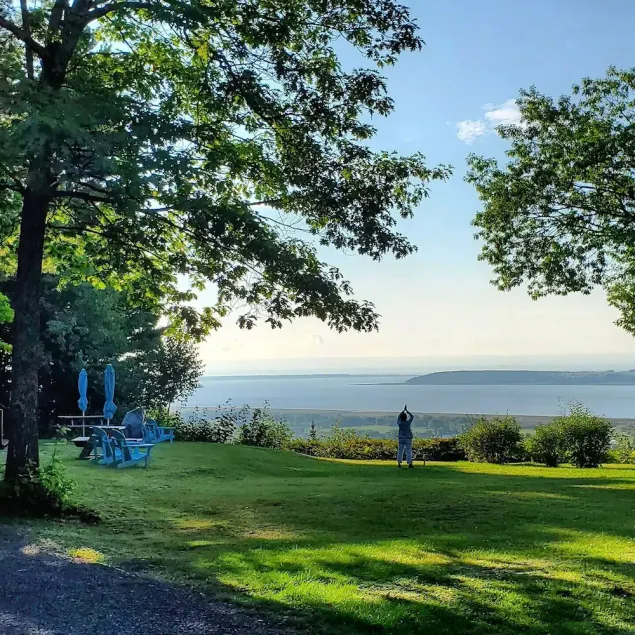 Chalet with exceptional view of the St. Lawrence - Image 1