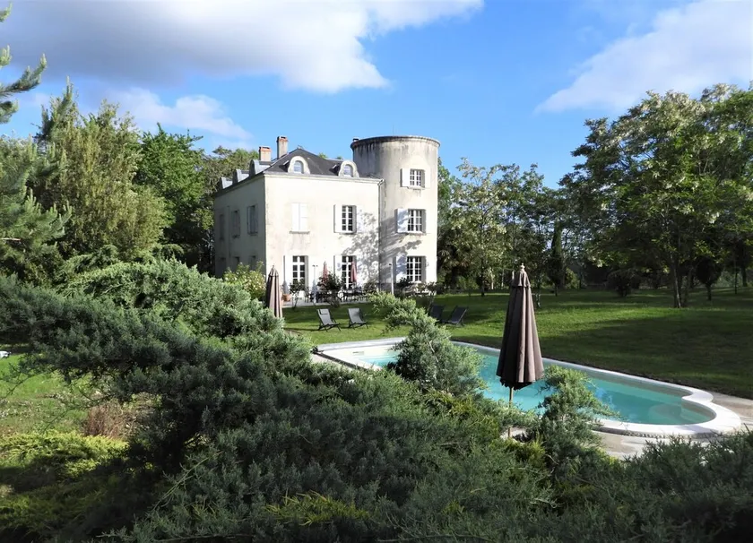 Kleines Schloss mit beheiztem Pool, 80 km von Bordeaux Grill Ping Pong - Image 1