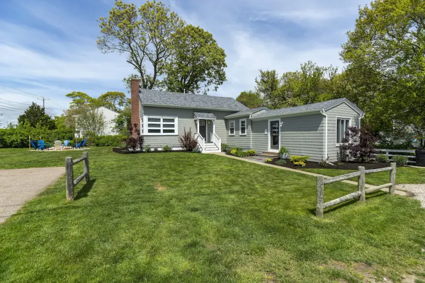 NEWLY RENOVATED. WALK TO BEACH.  FULLY EQUIPPED FOR BEACH.  June rate discounted - Image 1