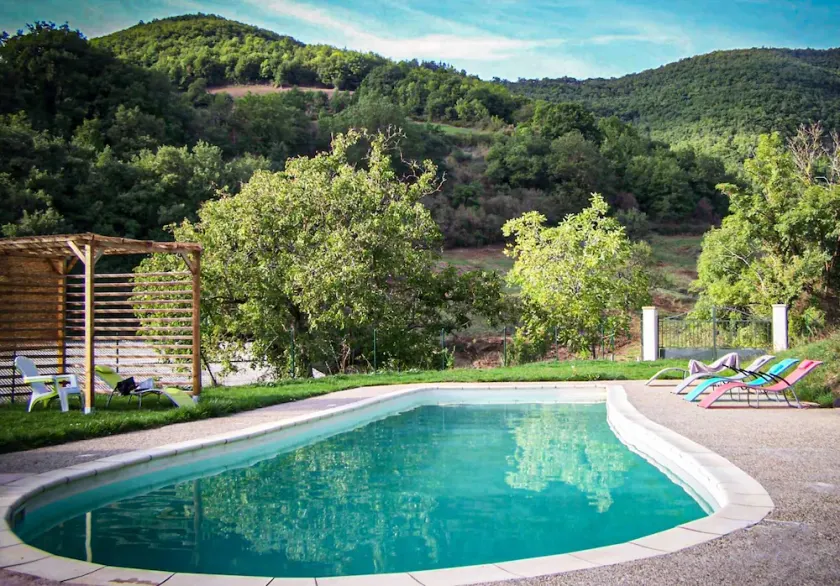 Gîtes 21 personnes piscine privée Propriétaires sur place - Image 1