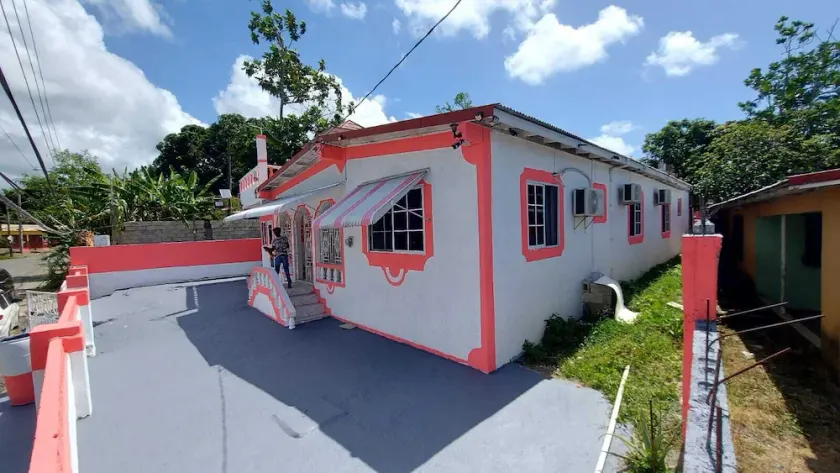 House Sleeps 2 with Garden and Parking - Image 1
