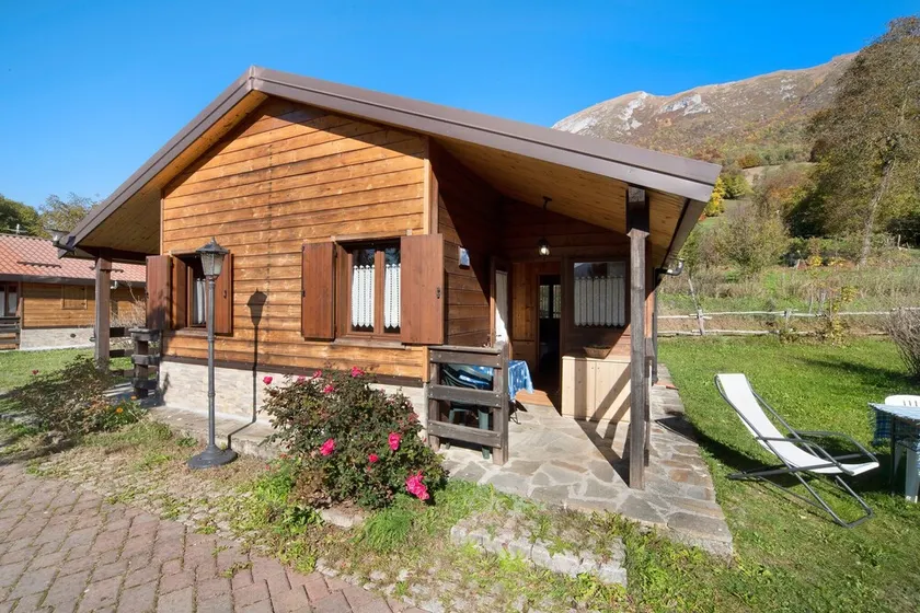 Casa vacanze \"Casa Genziana\" con vista sulle montagne, Wi-Fi e giardino - Image 1
