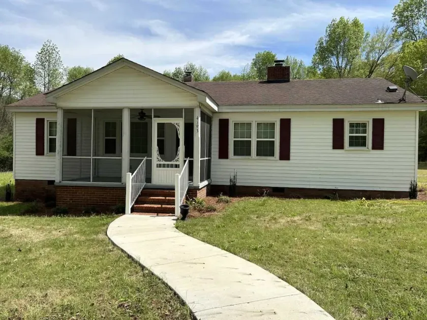 Country Cottage - Image 1