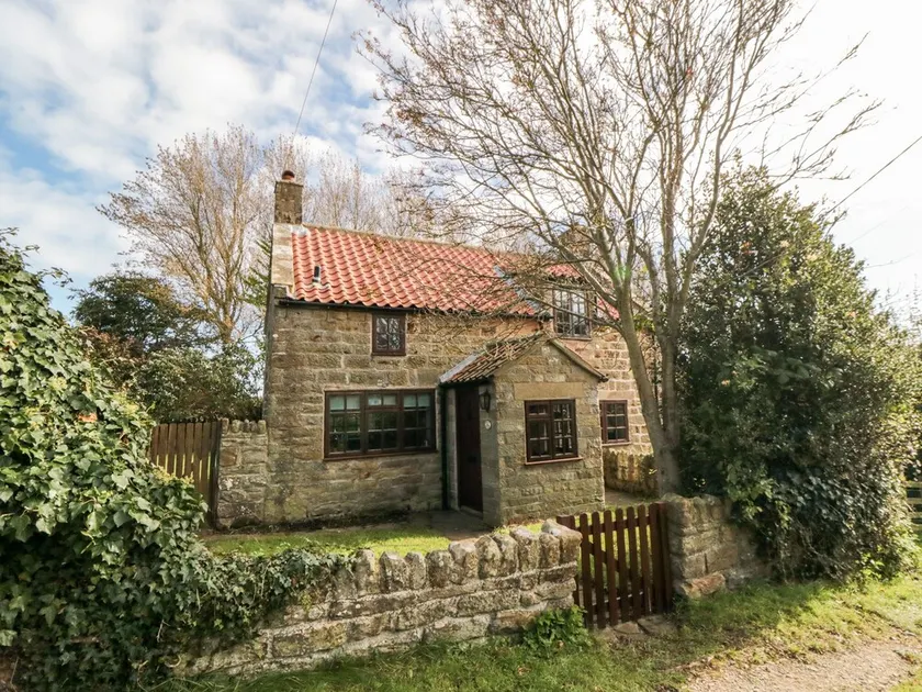 Holly Cottage - Image 1