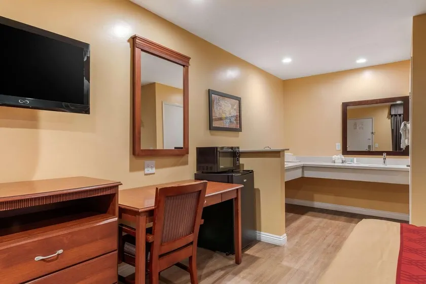 Econo Lodge near Home Depot Center - Image 1
