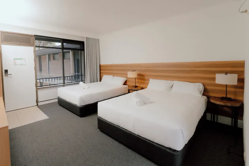 Canberra Park Motel - Image 1