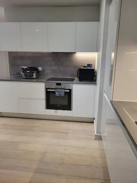 Stylish 2 bed Apartment - Image 1