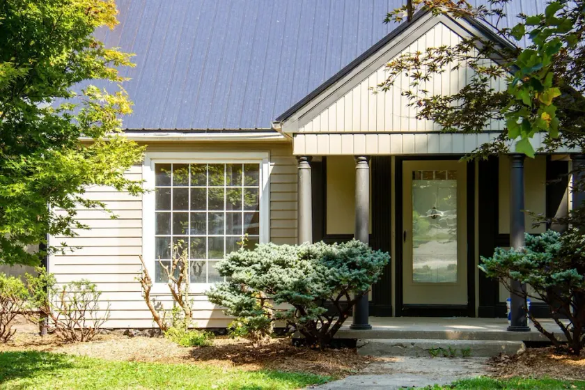 Small town home away from home - Image 1