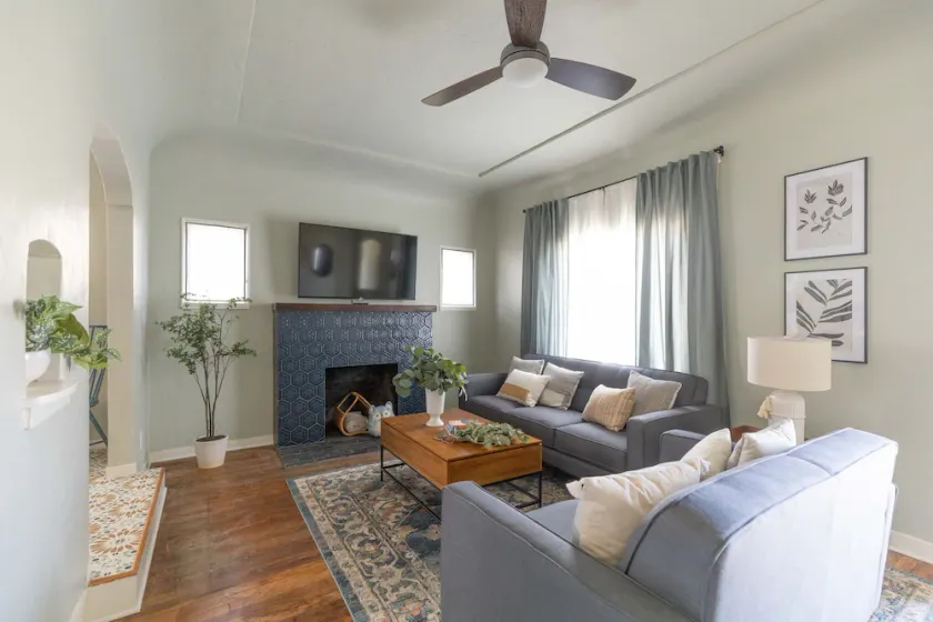Beautifully Updated Historic Home conveniently located in downtown Mesa! - Image 1
