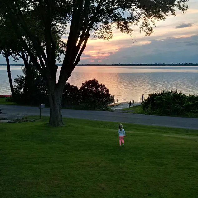 Compostela Waterfront Cottage in Prince Edward County - Image 1