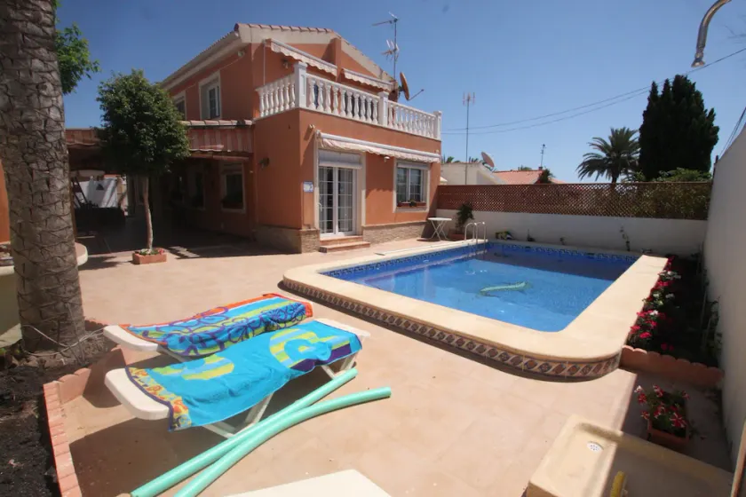 fantastisk villa 3 sovrum 10 minuter wak till stranden - Image 1