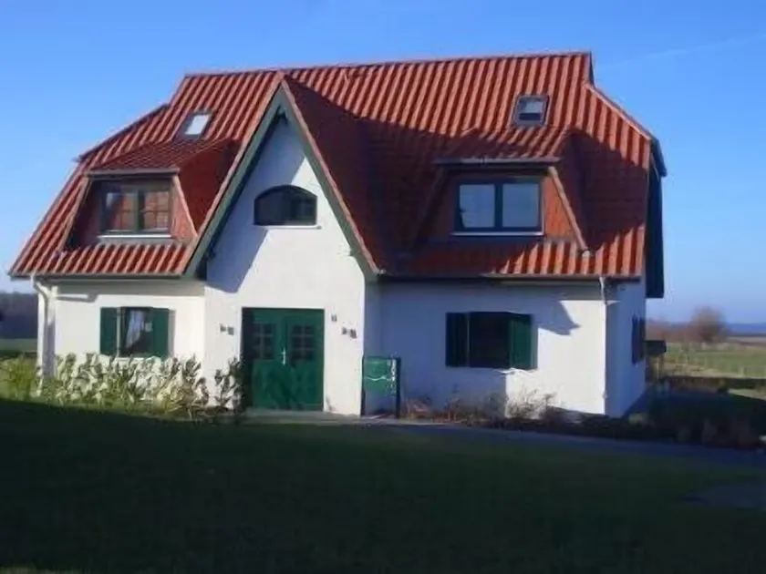 Family-friendly holiday home with view to the Baltic Sea, by the beach - Image 1