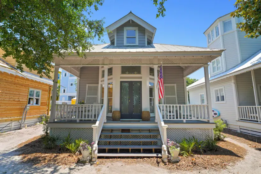 Only 2 Min Walk to Seaside Private Beaches! Renovated home + 2 Adult Bikes! - Image 1