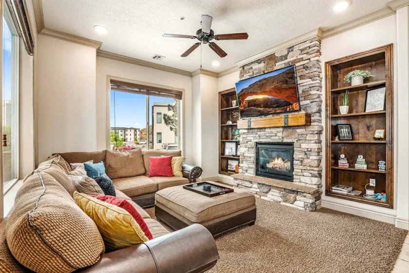 Coral Springs Resort H2, Community Pool, Lazy River, Water Slide, Private Spacious Patio - Image 1