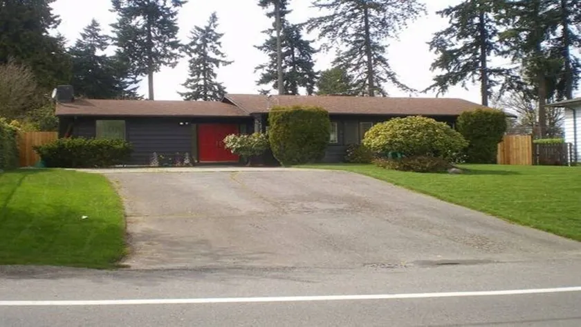Belle maison sur le terrain de golf Glen Acres - Image 1
