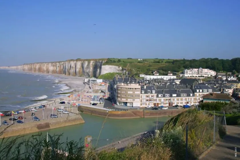 Voll ausgestattetes Studio mit Balkon, Blick auf das Meer, den Yachthafen und die Stadt - Image 1