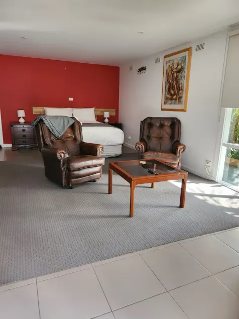 Pool room - tranquil spacious room with pool views. - Image 1